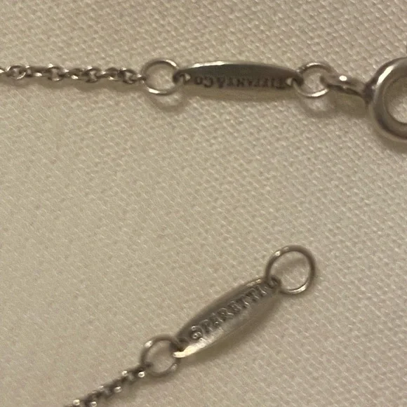 💯 % authentic Tiffany & Co. Silver Necklace - Picture 3 of 3